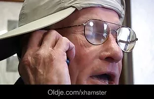 XXX रूसी यात्री टैक्सी चालक के साथ बकवास करना चाहता था हिंदी में सेक्सी ब्लू