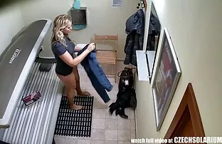 XXX पत्नी नूरी को डाइनिंग टेबल पर गेस्ट को दिया जाता वीडियो फिल्म सेक्सी फिल्म है ।