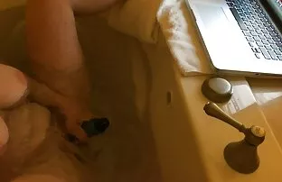 XXX बुजुर्ग गृहिणी नशे में मेहमान और रसोई सेक्सी फिल्म हिंदी में दिखाओ में संतुष्ट करने के लिए शुरू किया