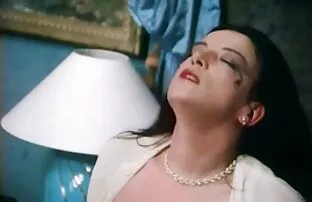 XXX घुंघराले पुरुष तला हिंदी में सेक्सी ब्लू हुआ गर्म दूध पर कार्यालय तालिका