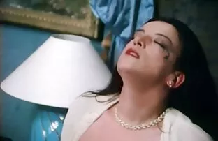 XXX मोहक काले सेक्सी फुल सेक्सी सेक्सी बाल वाली flirsily दर्शाता है स्ट्रिपटीज़