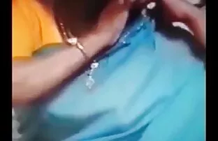 XXX सुनहरे बालों वाली प्रशंसा करते हैं उसके स्तन में के दर्पण और इत्मीनान से खुद को सेक्स फिल्म वीडियो बताइए पथपाकर