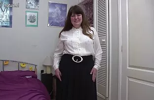 XXX वह अपने पैरों और सिरों के बीच एक कठिन थप्पड़ सेक्सी मूवी हिंदी वीडियो है