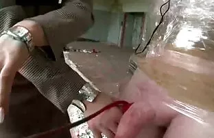 XXX ठाठ मालकिन मजबूर उसके सेक्सी सेक्सी हिंदी फिल्म वीडियो यौन नौकर करने के लिए चाटना उसके जूते