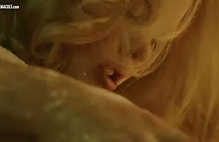 XXX कामुक हिंदी सेक्स मूवीस मालिश के एक शादी जोड़ा नेतृत्व करने के लिए समूह सेक्स