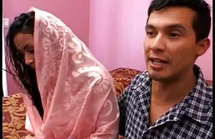 XXX वसा एशियाई हूकर Yume Sazanami में सेक्सी फिल्म हिंदी बीएफ बिस्तर के साथ एक युवा आदमी