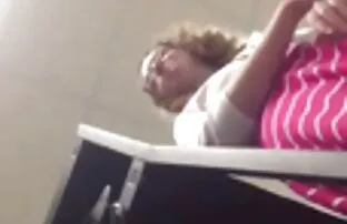 XXX एक प्रशंसक और बीपी सेक्सी वीडियो फिल्म उंगलियों ऊंचा हो गया crotch खड़ी परमानंद के साथ caresses