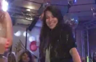 XXX सुंदर महिला धीरे दुलार एक अन्य के साथ उनके उंगलियों और वीडियो फिल्म सेक्सी हिंदी में जीभ