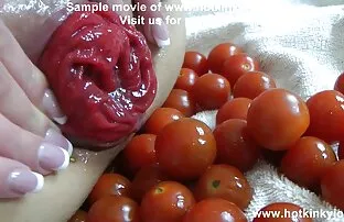 XXX रूसी सेक्स पर के मंजिल सेक्सी फिल्म वीडियो हिंदी के साथ एक सुंदर काले बाल वाली