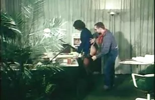 XXX आदमी को कार्यालय में आया और उसके साथ एक अश्लील बैंग की पेशकश सेक्सी पिक्चर हिंदी मूवी की