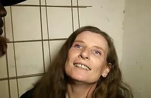 XXX साहसी ब्रिटनी एम्बर दीवार में छेद से सेक्सी पिक्चर वीडियो नई काले phalluses के साथ मनोरंजन है